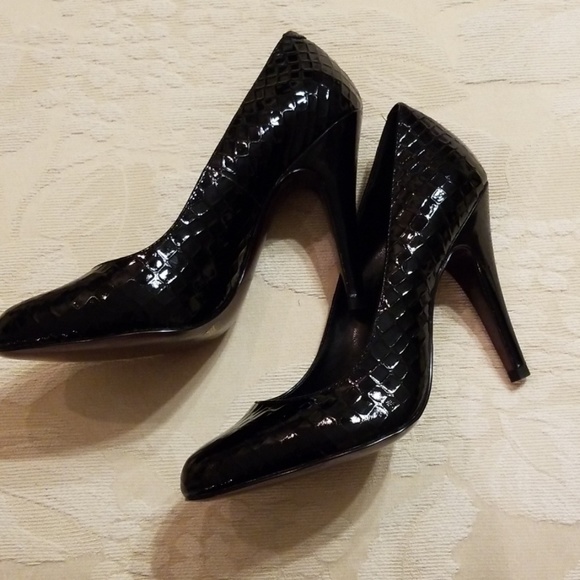 Jessica Simpson black pumps - Picture 3 of 6